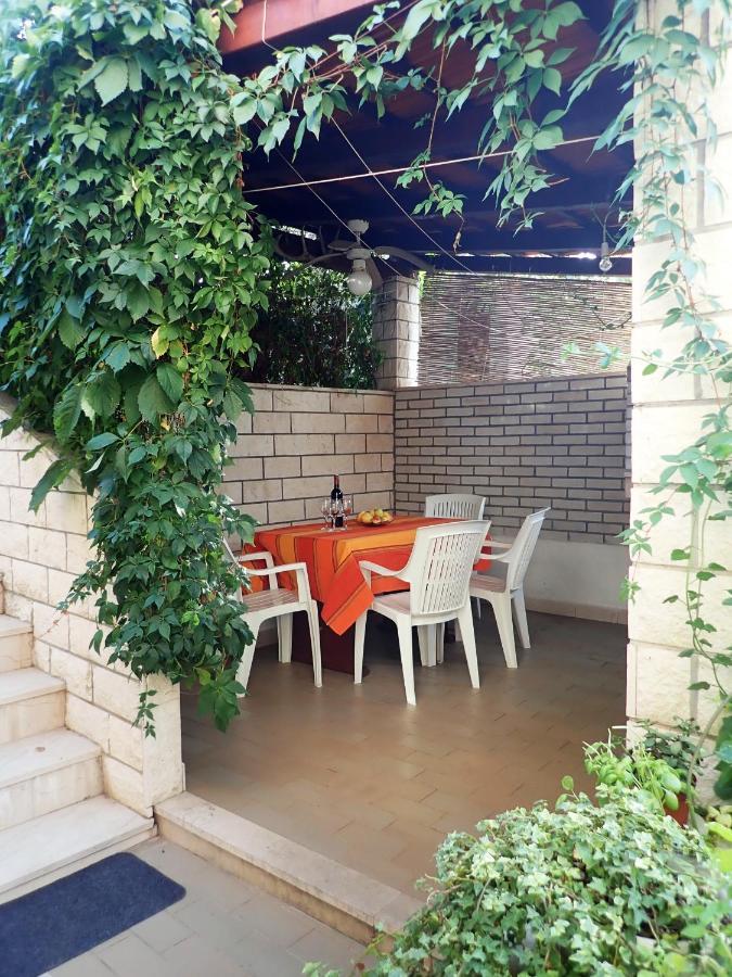 Katja Beach Apartment Račišće Bagian luar foto